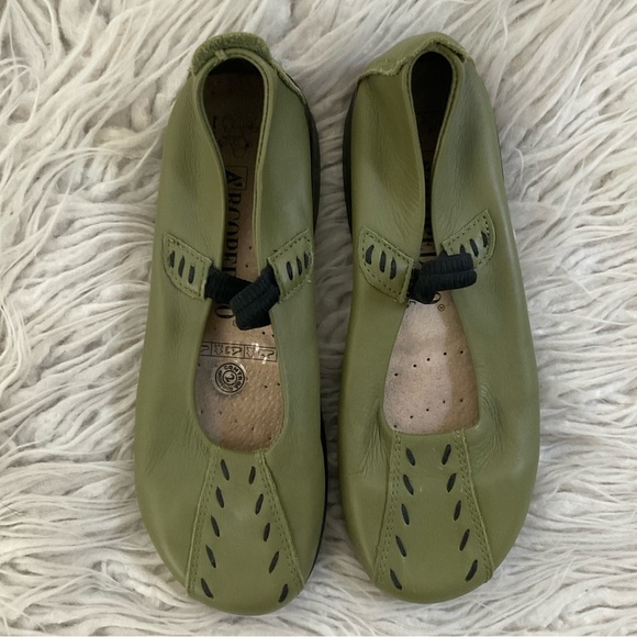 Arcopedico Shawna Mary Jane Green Leather Round Toe Stitch Accent Flats EUC 36 - Picture 3 of 9